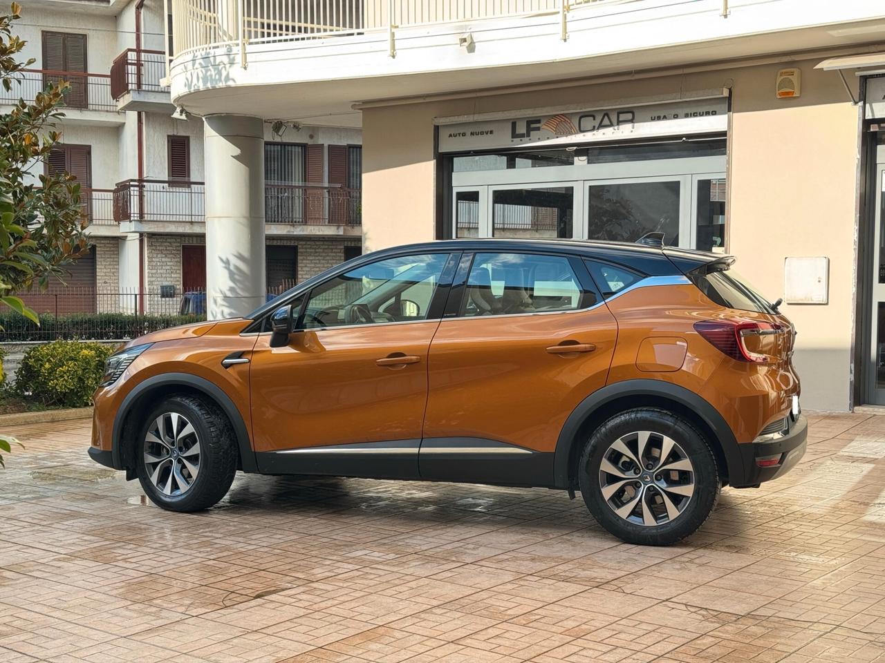 Renault Captur 1.6 Plug-in Hybrid E-Tech 160 cv Initiale Paris