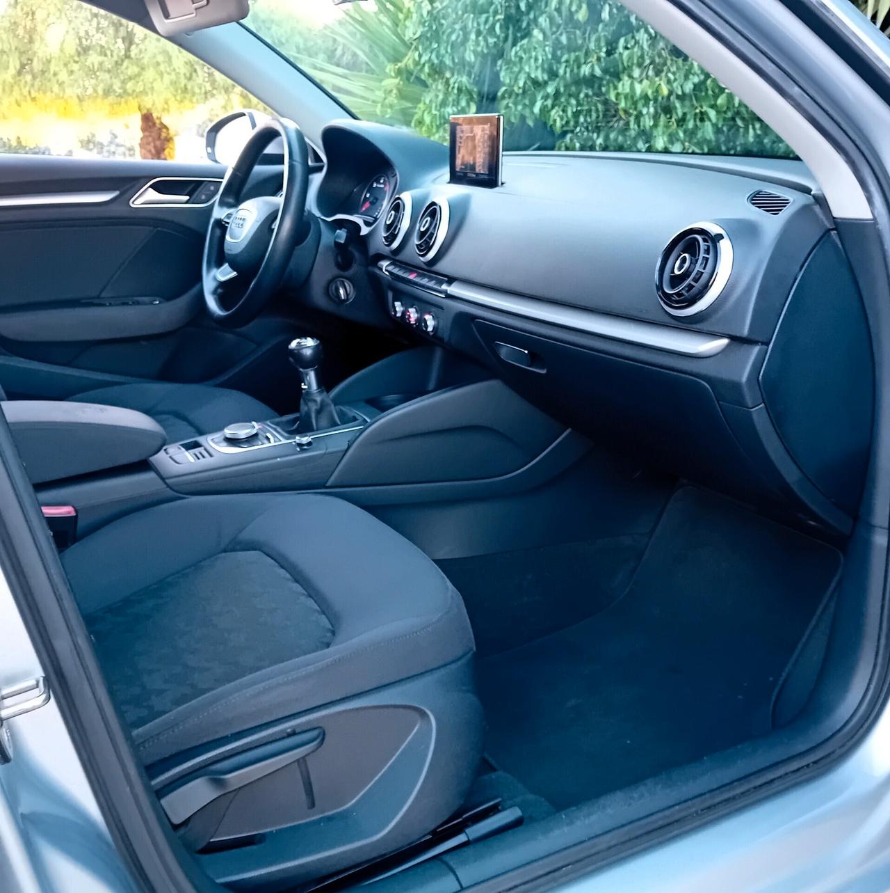 Audi A3 SPB 1.6 TDI 110 cv ULTRA Attraction - UNIPROPRIETARIO