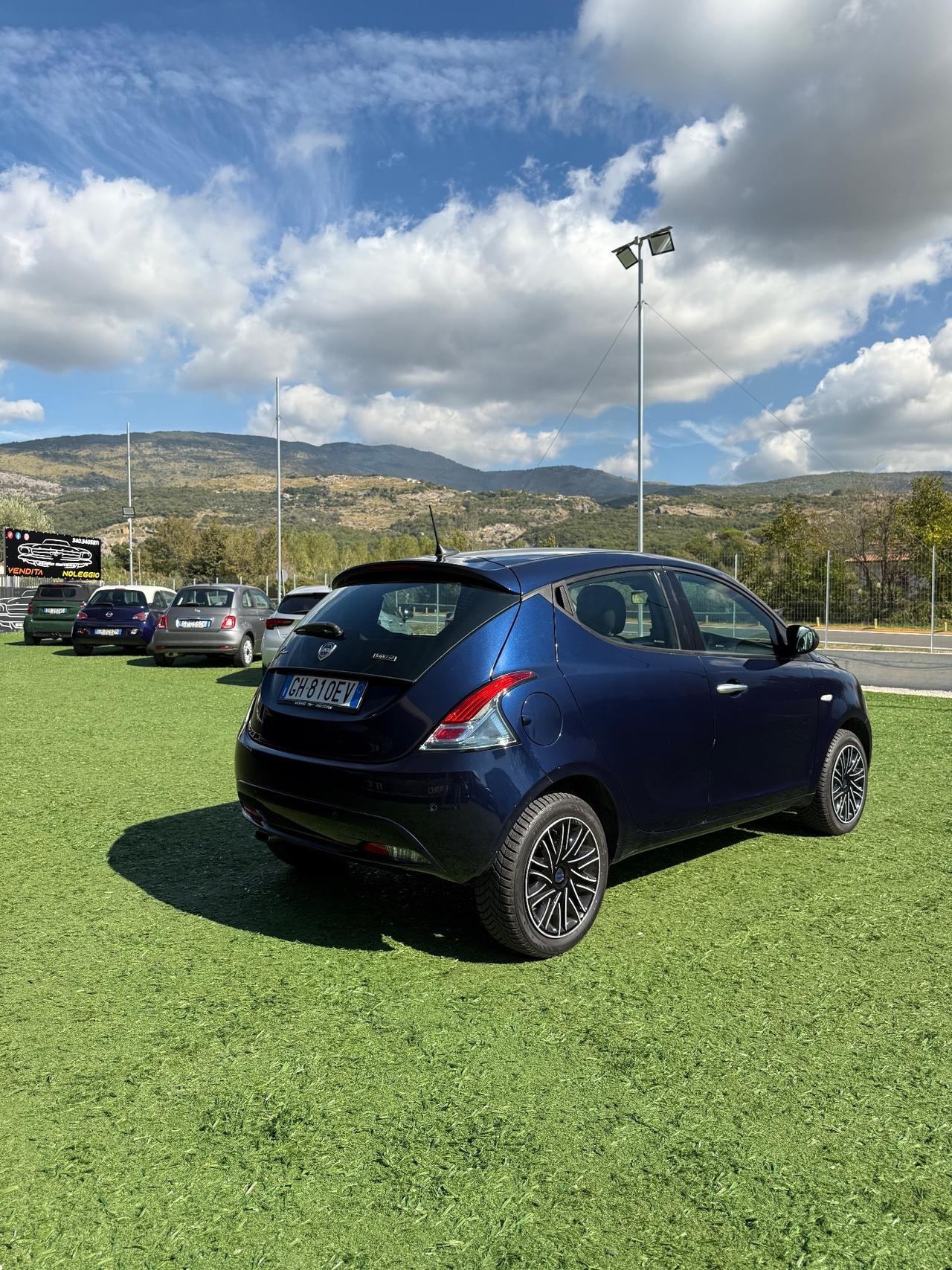 Lancia Ypsilon 1.0 5 porte Hybrid Gold