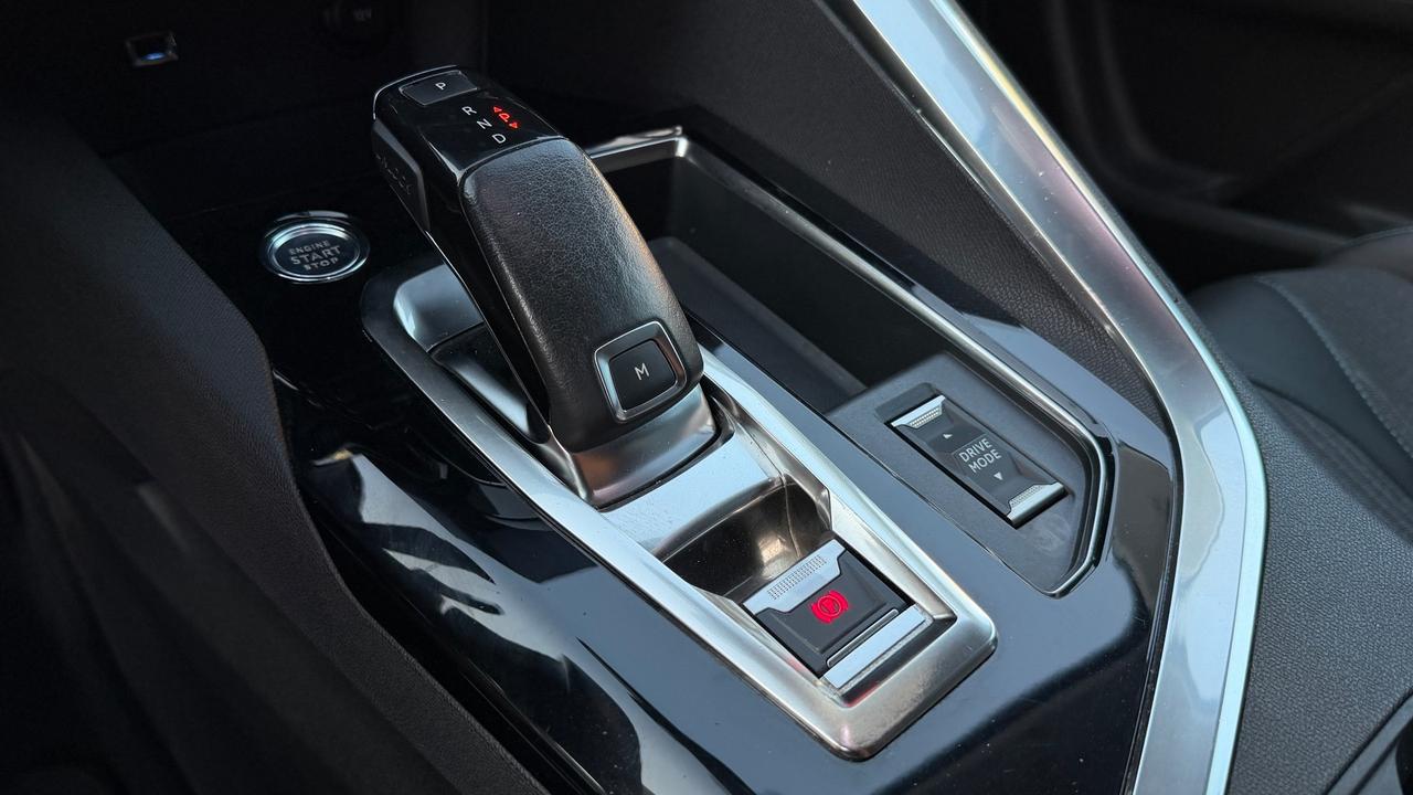 PEUGEOT 5008 1.5 ALLURE 131CV - SETTE POSTI, FULL LED, NEOPATENTATI