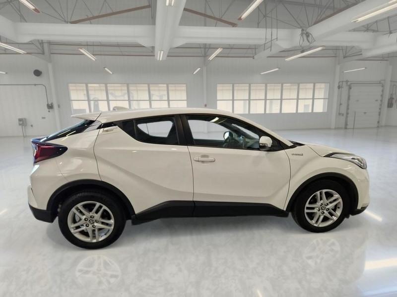 TOYOTA C-HR 1.8H 98CV E-CVT Business