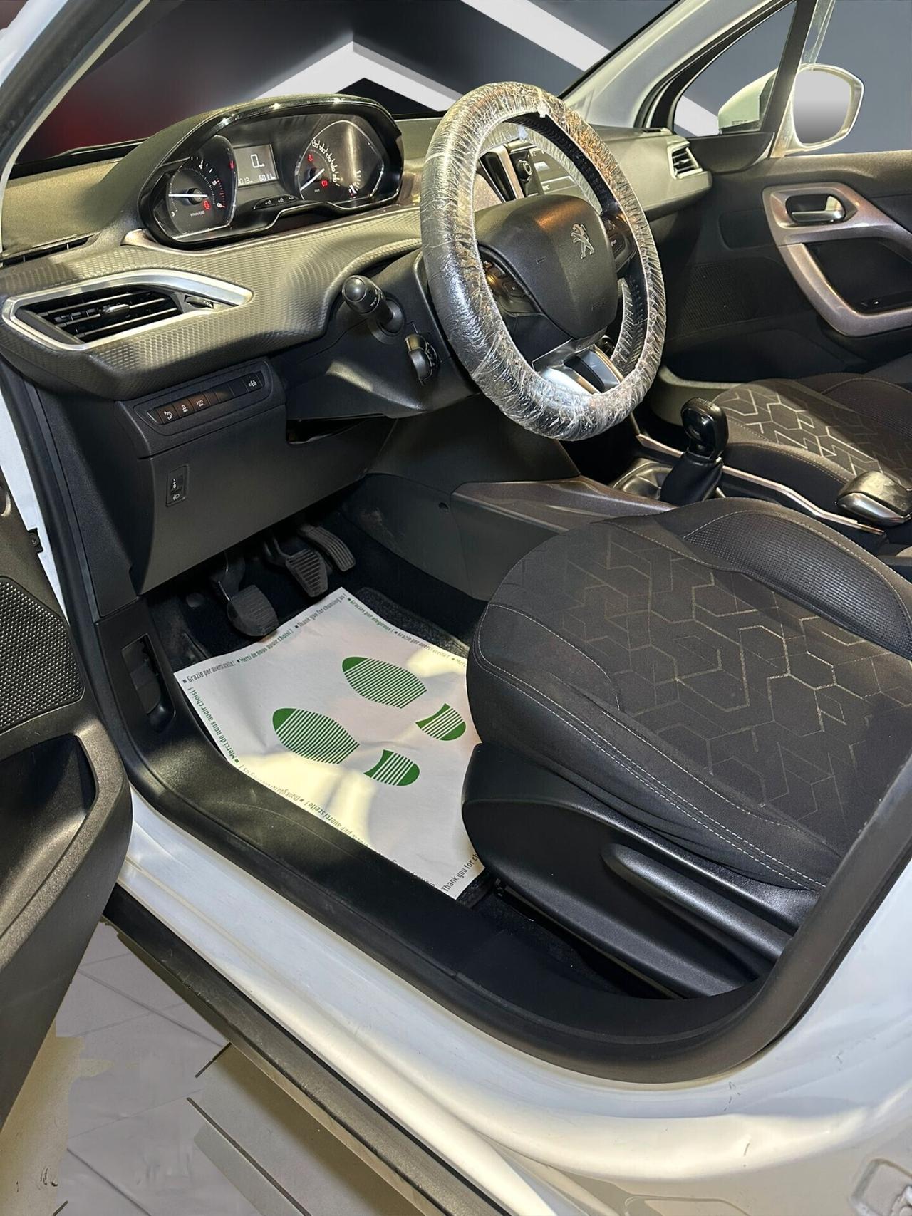 Peugeot 2008 1.6 HDi 92 CV Urban Cross