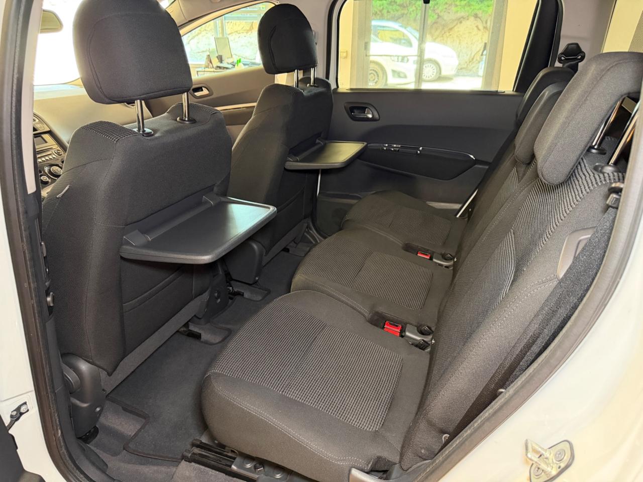 Peugeot 5008 7 POSTI