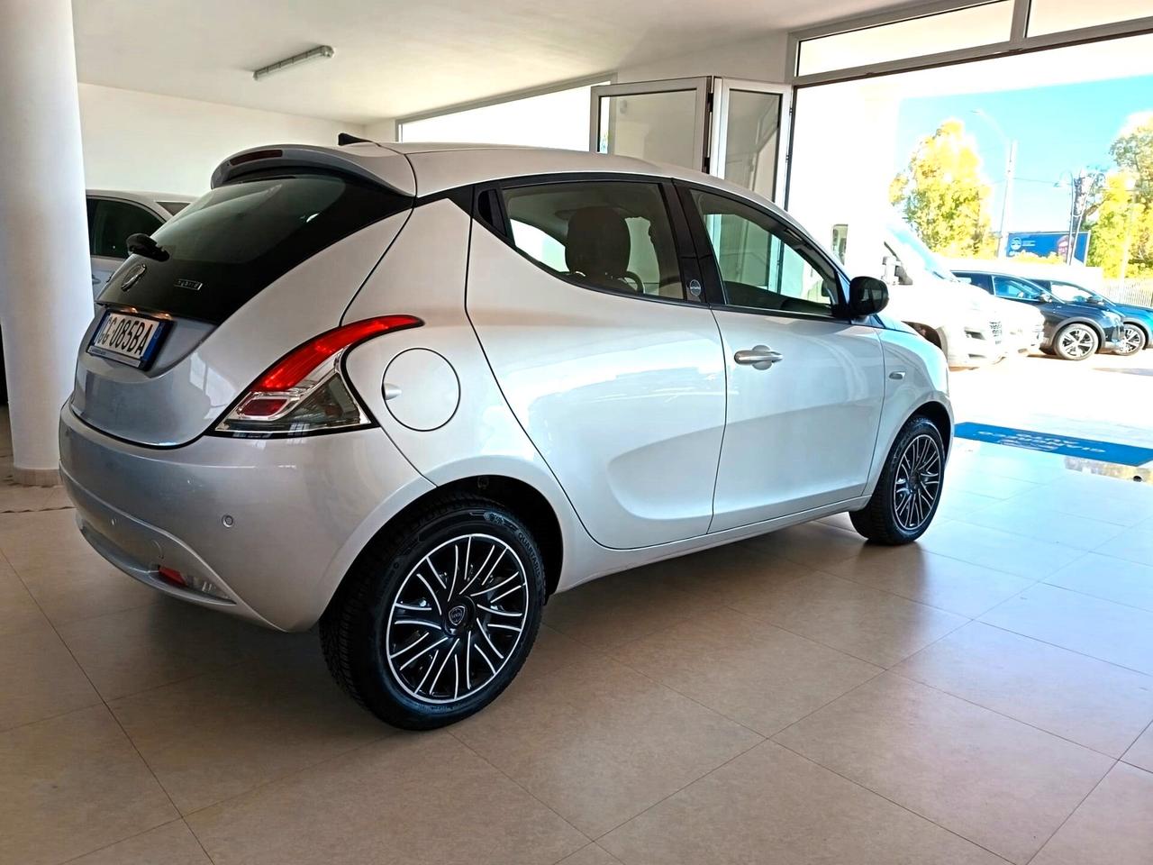 Lancia Ypsilon 1.0 FireFly 5 porte S&S Hybrid Ecochic Gold