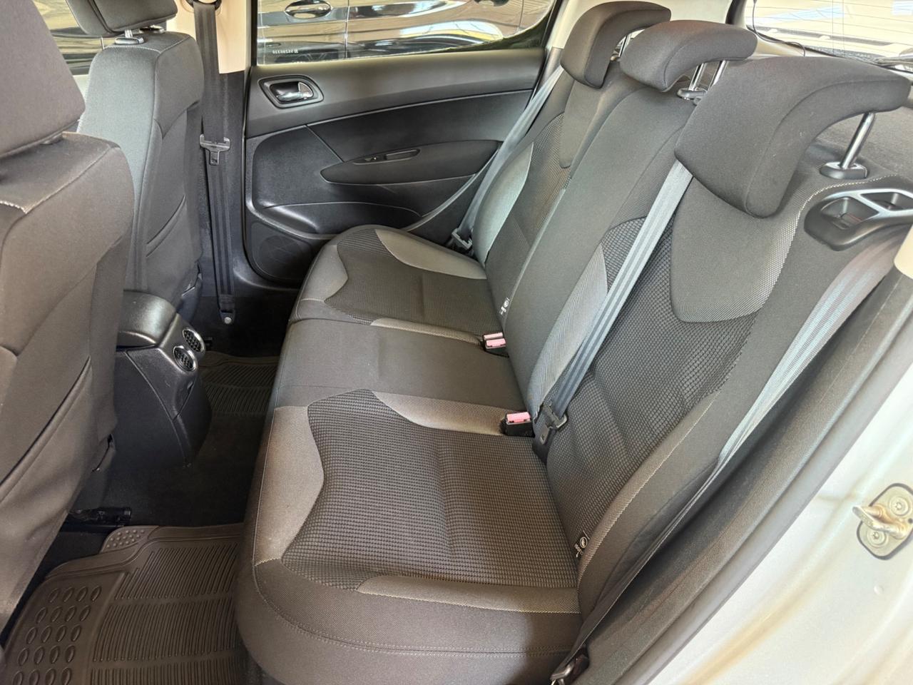 Peugeot 308 1.6 VTi 120CV 5p. Premium