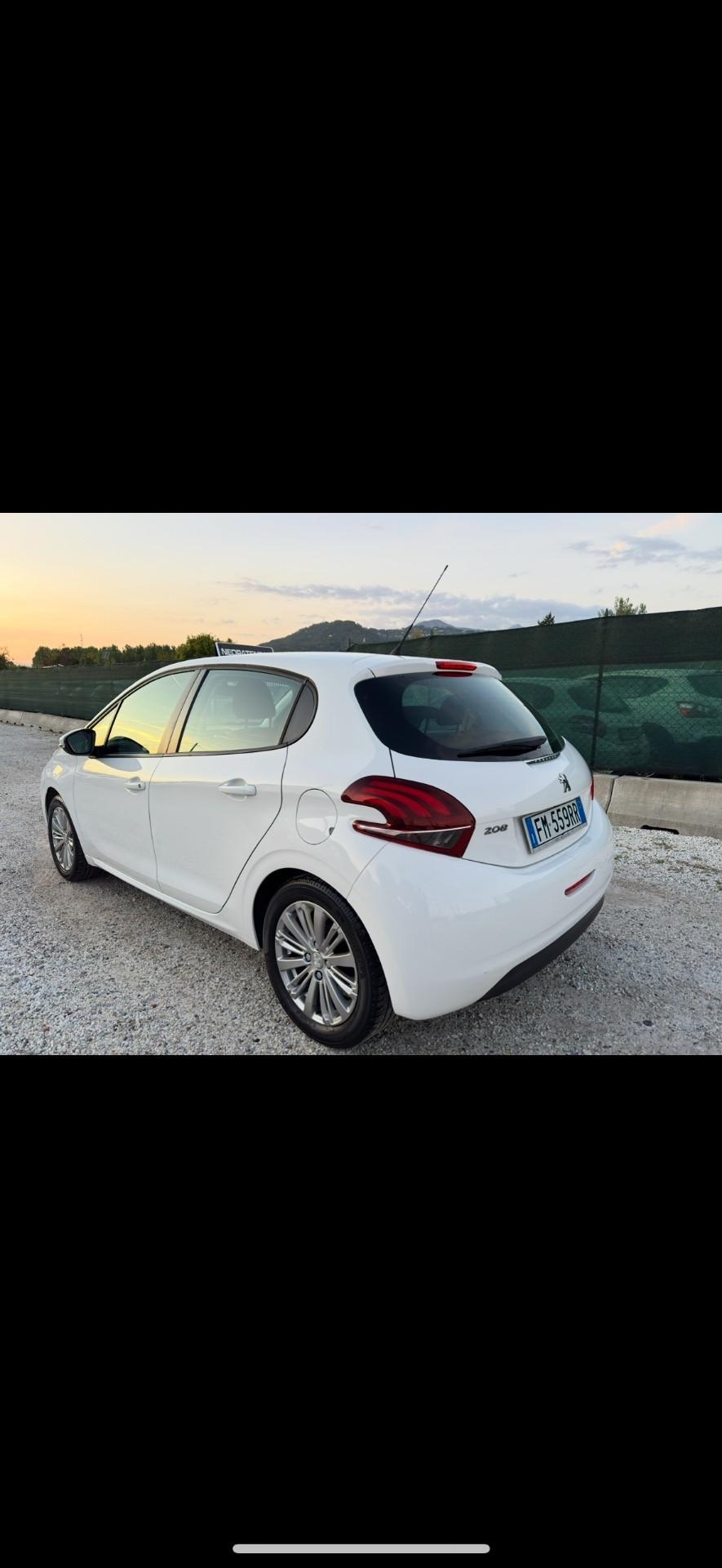 Peugeot 208 PureTech 82 5 porte Allure