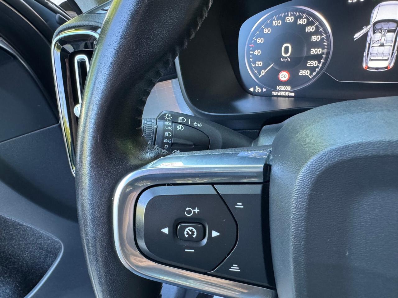 Volvo XC40 2.0 d3 Momentum AWD Auto GARANZIA24MESI
