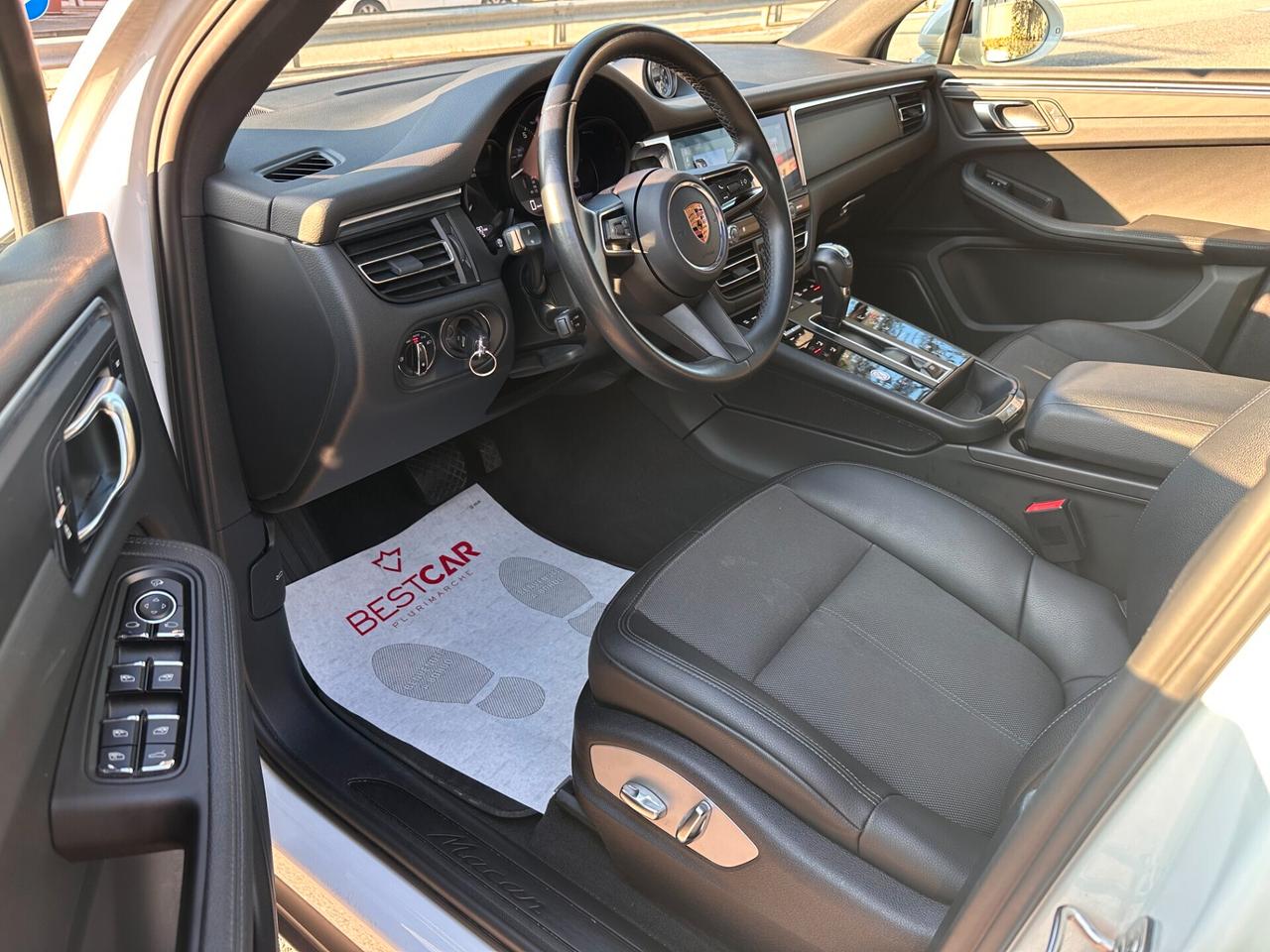 Porsche Macan 2.0 265cv TETTO PANORAMICO / RUOTE 21 / TELECAMERA / APPLE CARPLAY