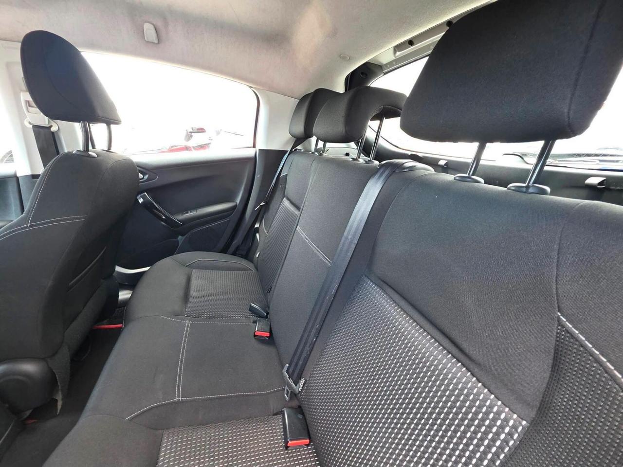 Peugeot 208 PureTech 82 5 porte Allure