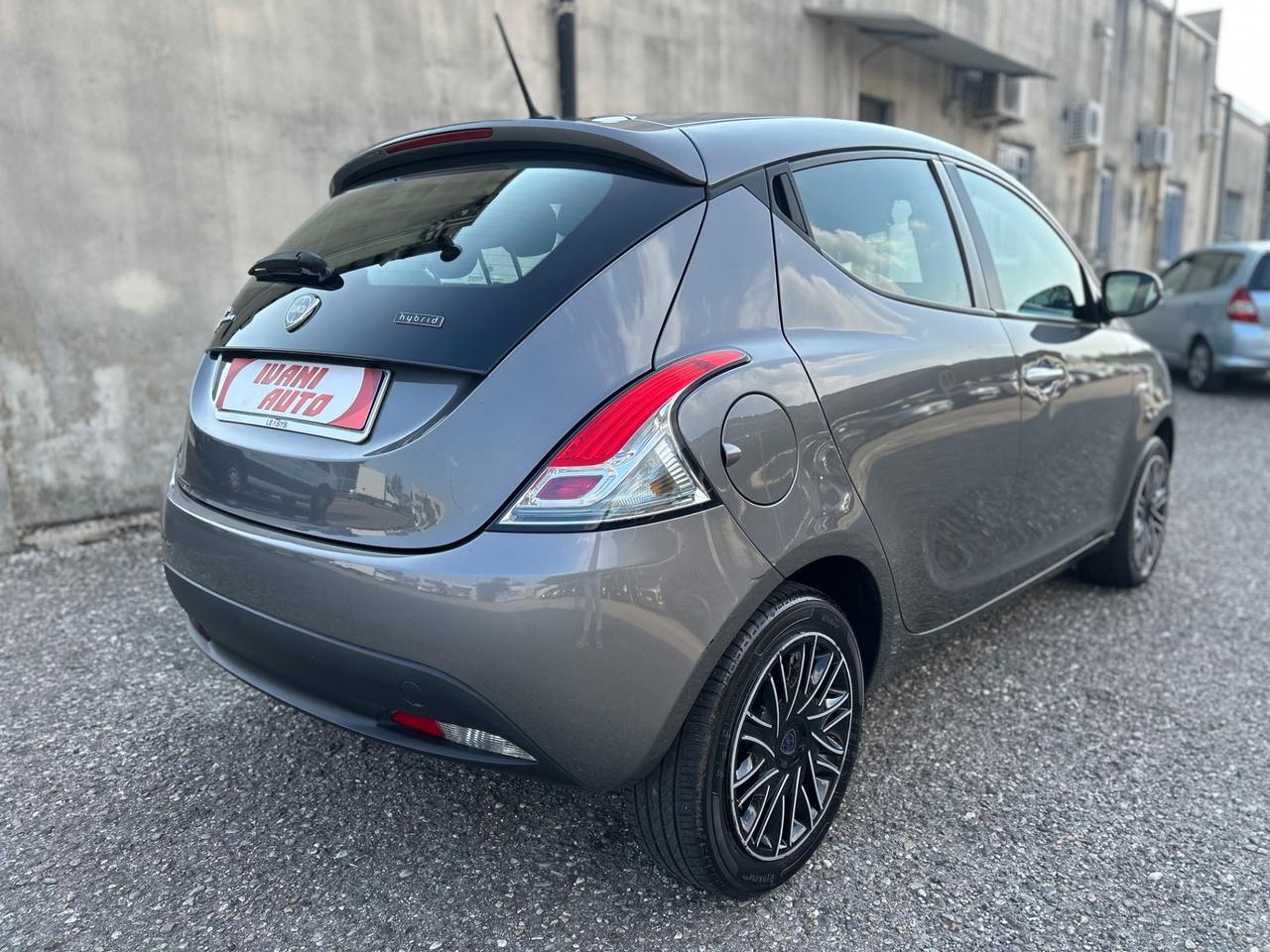 Lancia Ypsilon 1.0 FireFly Hybrid Silver Plus
