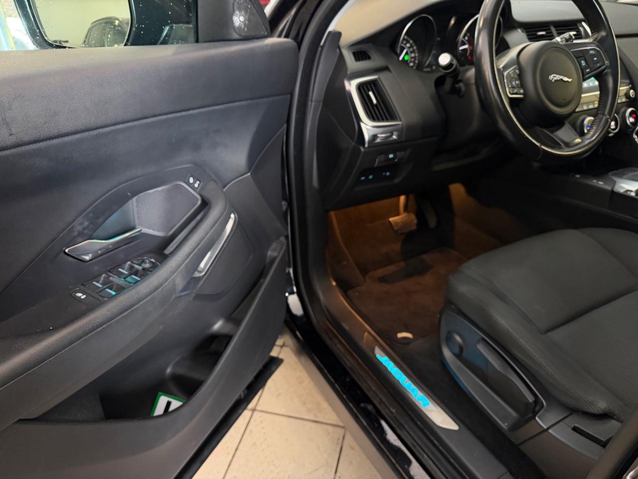 Jaguar E-Pace 2.0D 150 CV AWD aut. R-Dynamic HSE