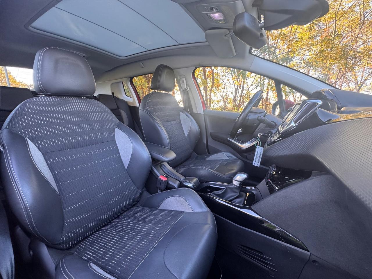 Peugeot 2008 1.6 d, cambio manuale, 140.000 km