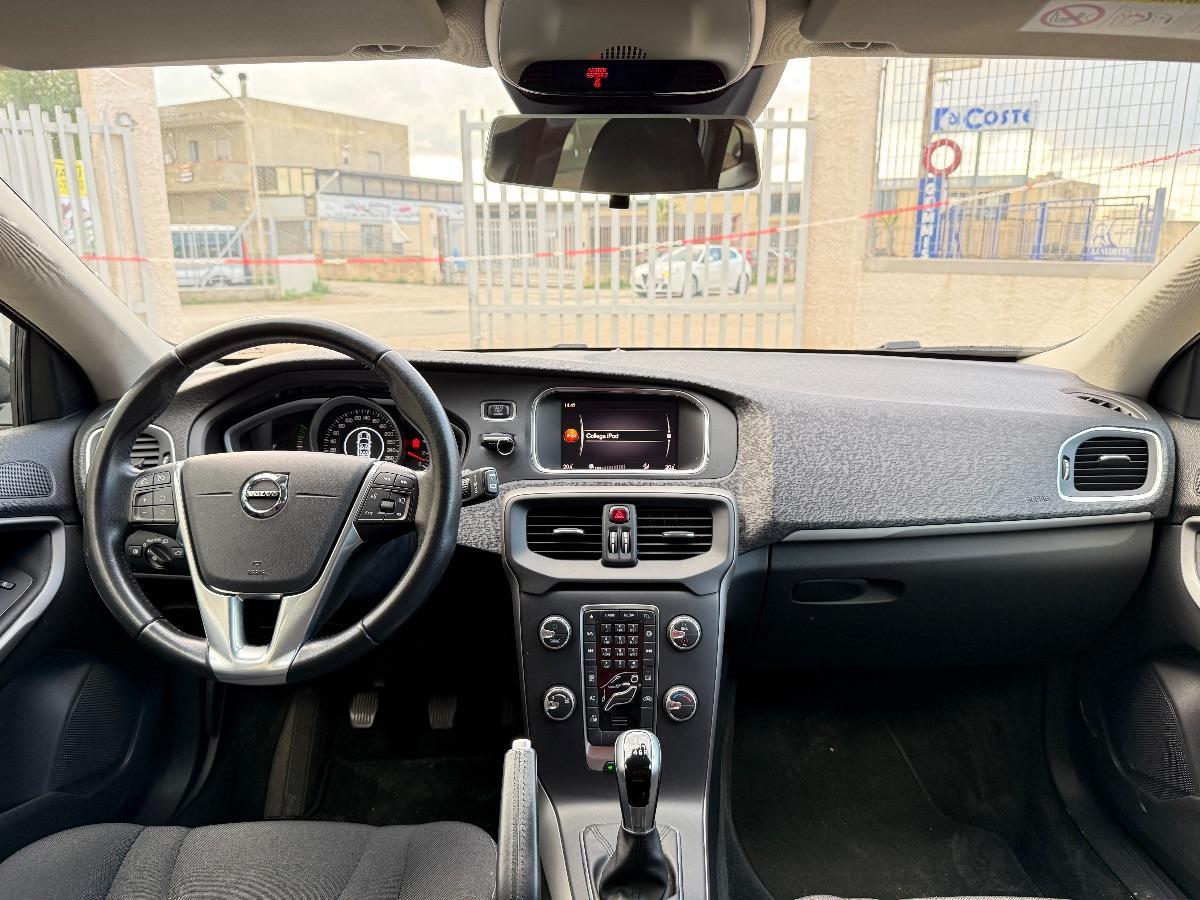 VOLVO - V40 - D2 Business