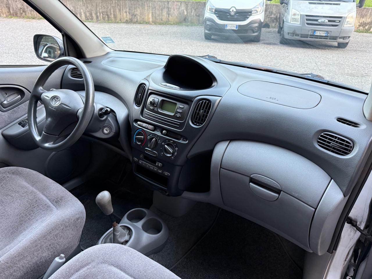 Toyota Yaris 1.3i 16V cat 5 porte Luna