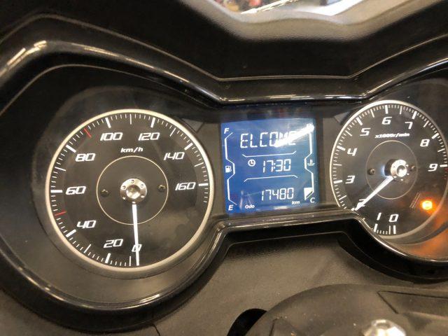 YAMAHA X-MAX 300 *VA IN MOTO*