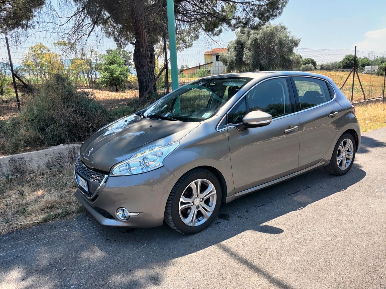 Peugeot 208 1.4 HDi 68 CV 5 porte Allure
