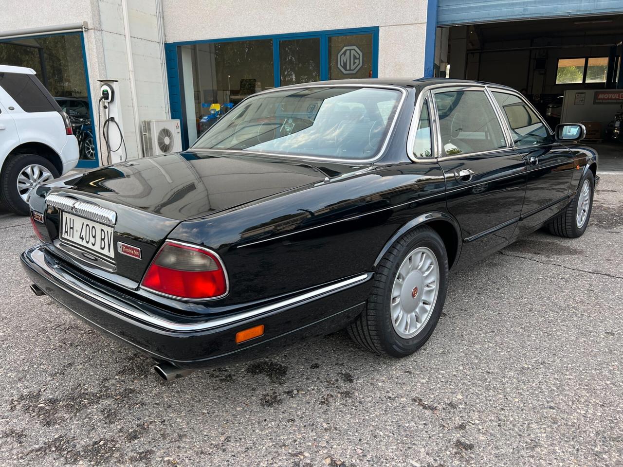 Daimler Double Six ASI