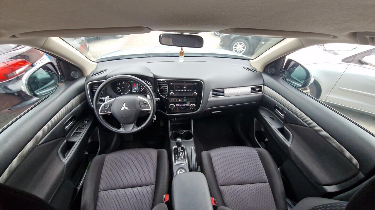 Mitsubishi Outlander 2.2 DI-D 4x4 full automatico