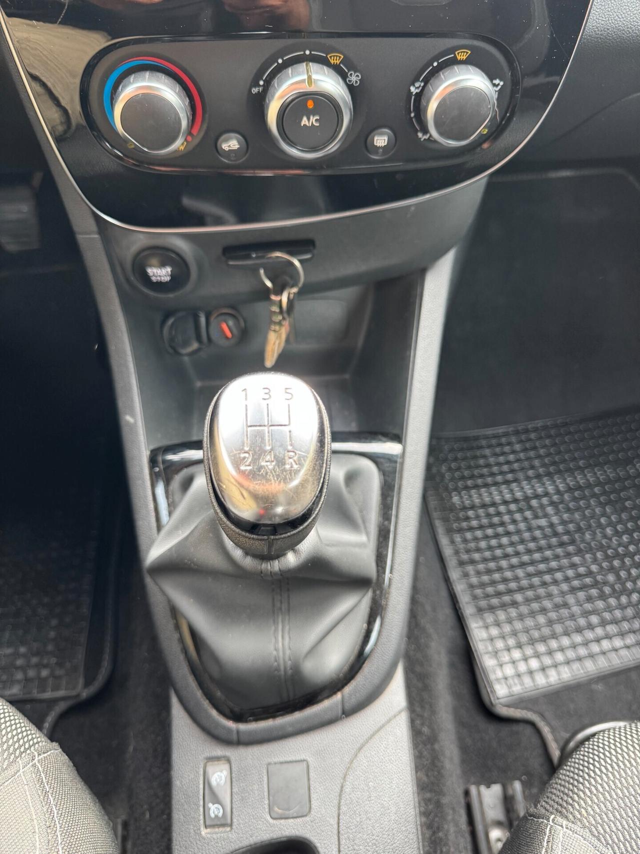 Renault Clio 1.2 75CV 5 porte Life NEOPATENTATI
