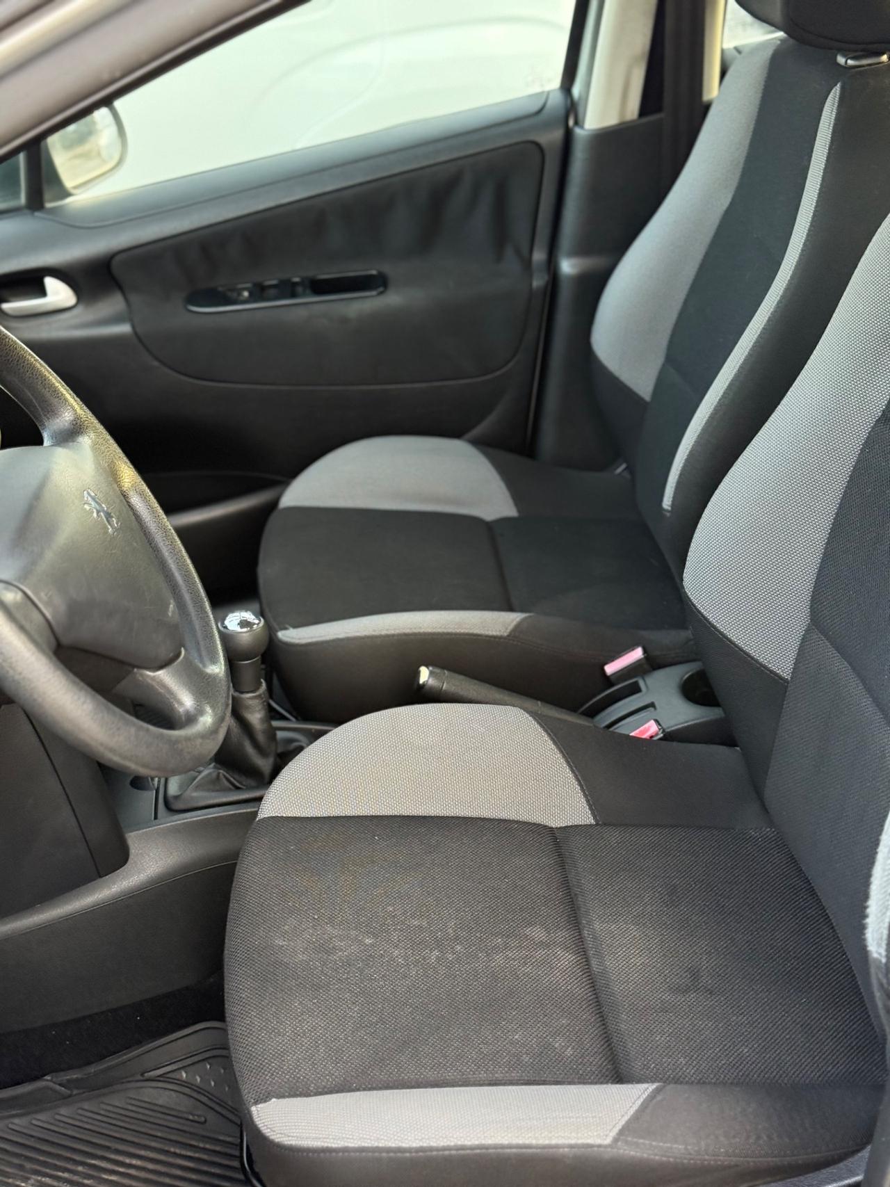 Peugeot 207 1.4 VTi 95CV 5p. ONE Line