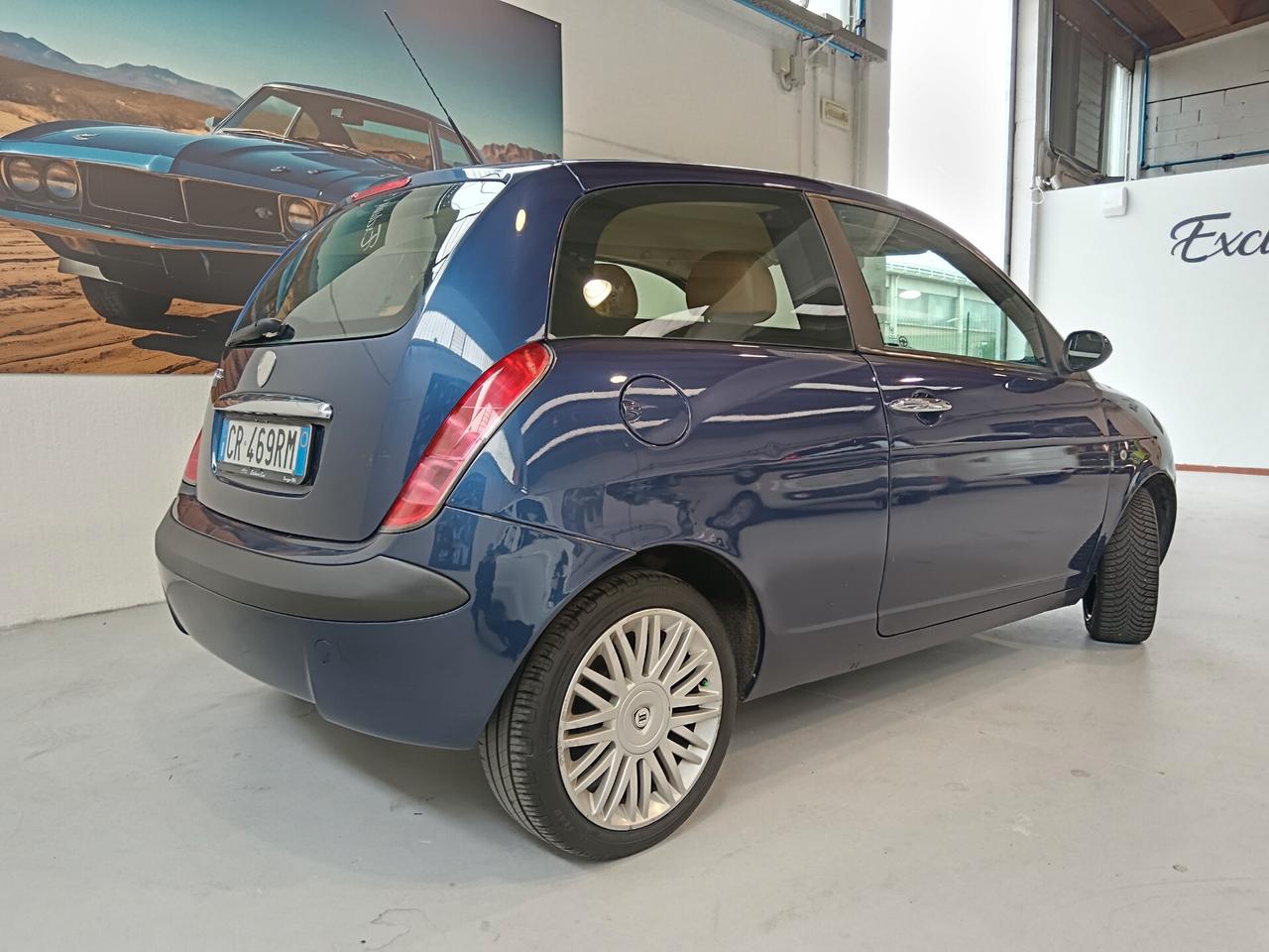 Lancia Ypsilon 1.2 16V Platino