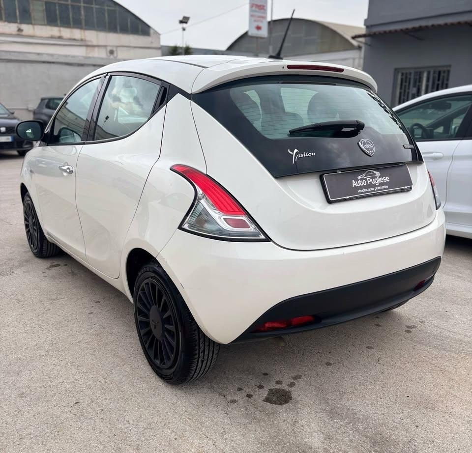 Lancia Ypsilon 1.0 FireFly 5 porte S&S Hybrid Silver