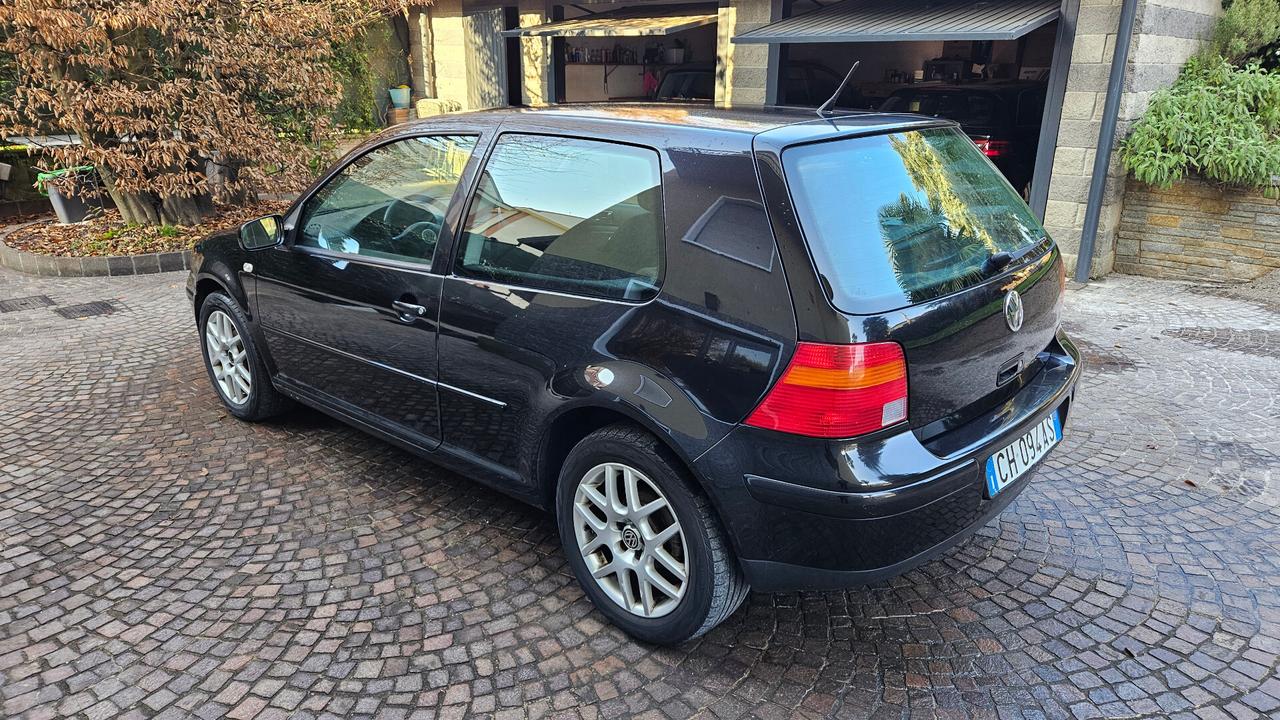 Volkswagen Golf 1.6 16V cat 3p. Highline Plus