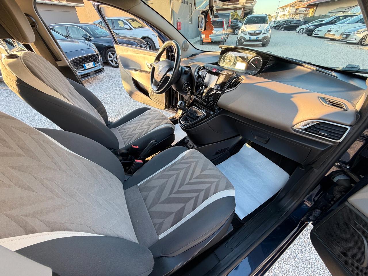 Lancia Ypsilon 0.9 TwinAir 85 CV 5 p Metano Ecochic 141.286 km