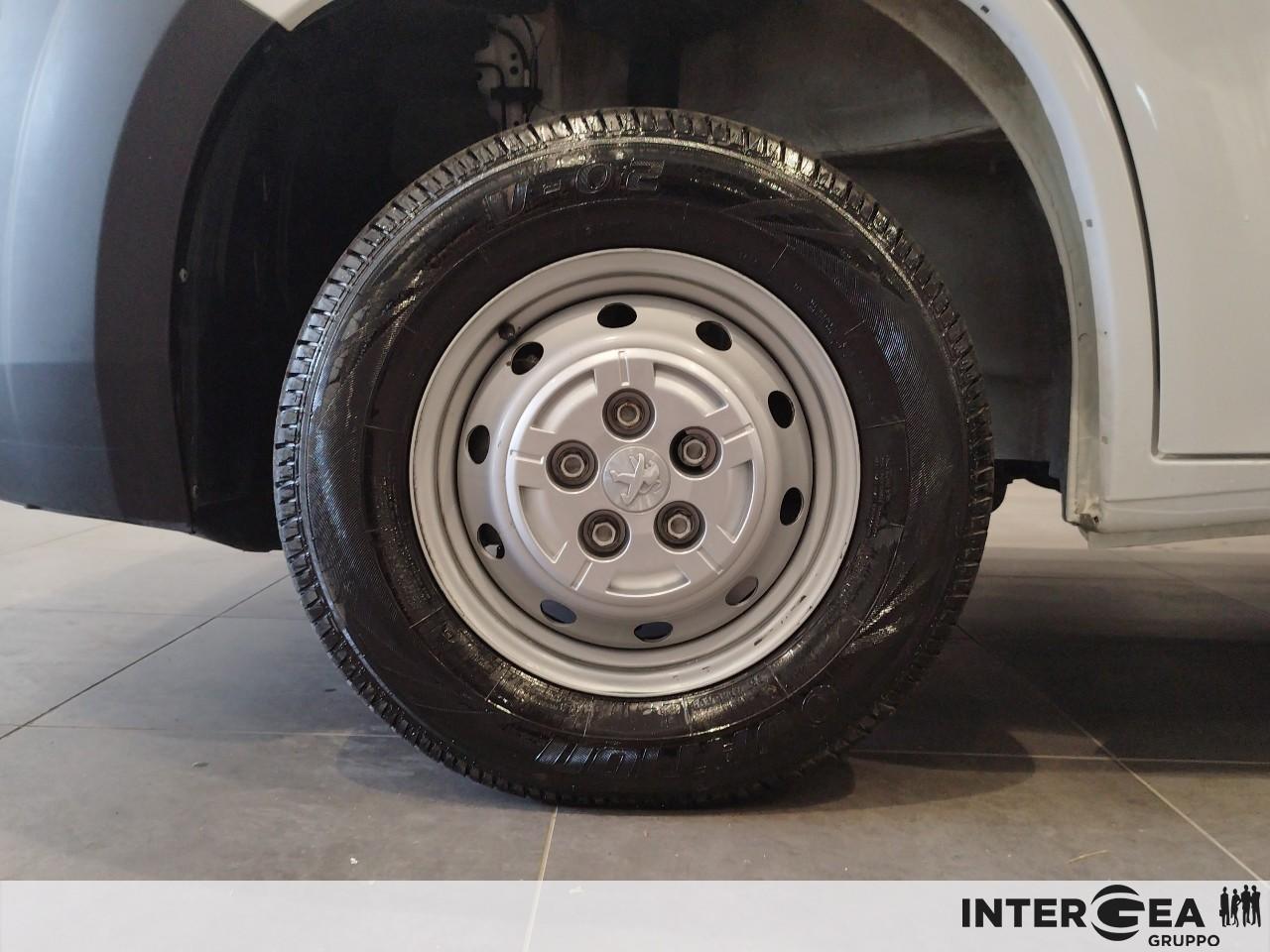PEUGEOT Boxer 335 2.2 bluehdi 140cv S&S L2H2 (Premium)