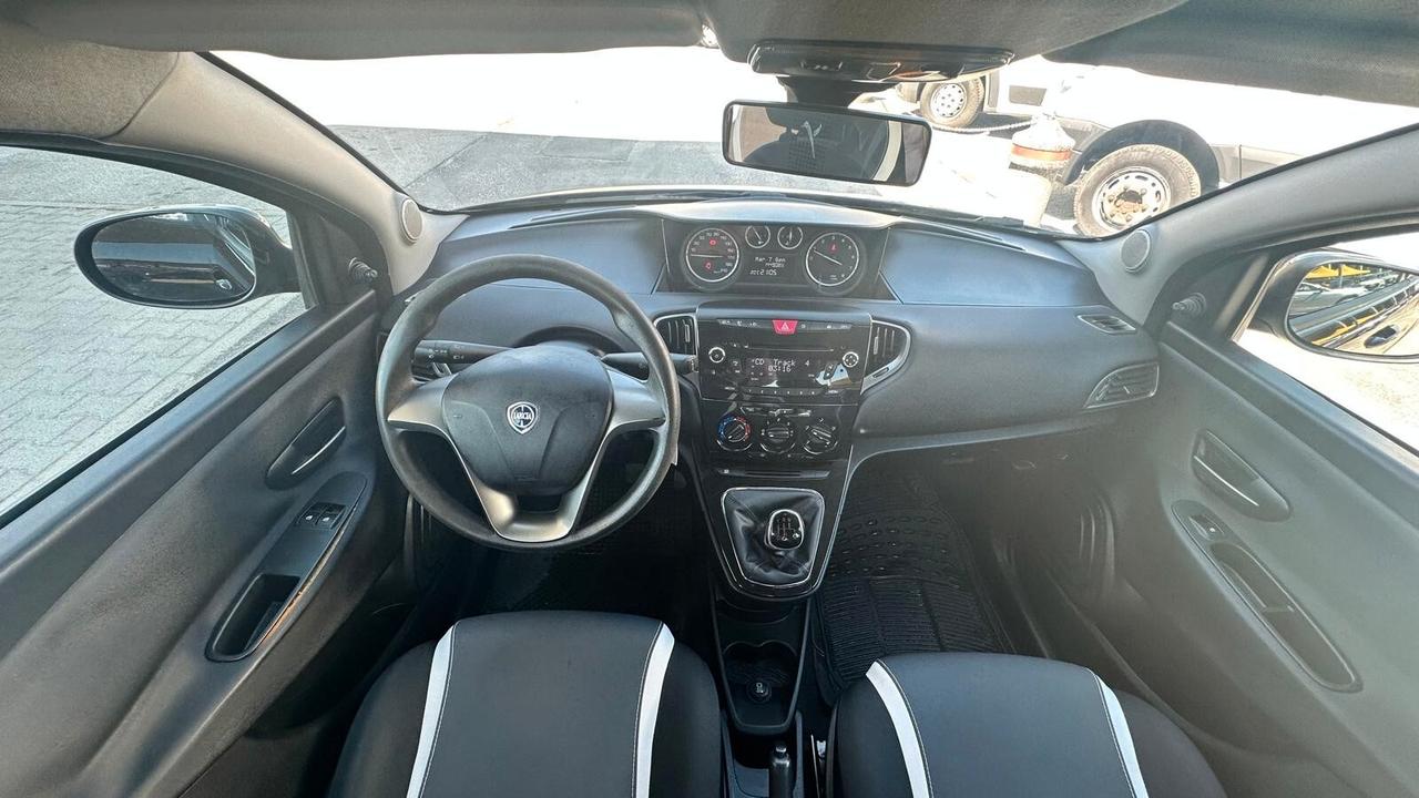 Lancia Ypsilon 1.2 69 CV 5 porte S&S Silver