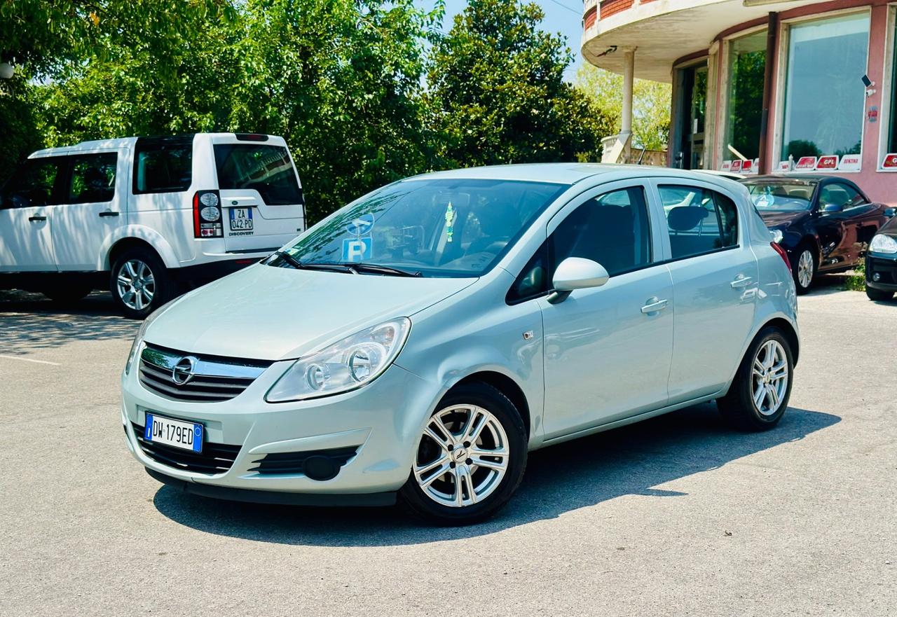 Opel Corsa 2009 1.2 benzina / GPL OK NEOPATENTATI ! ! !