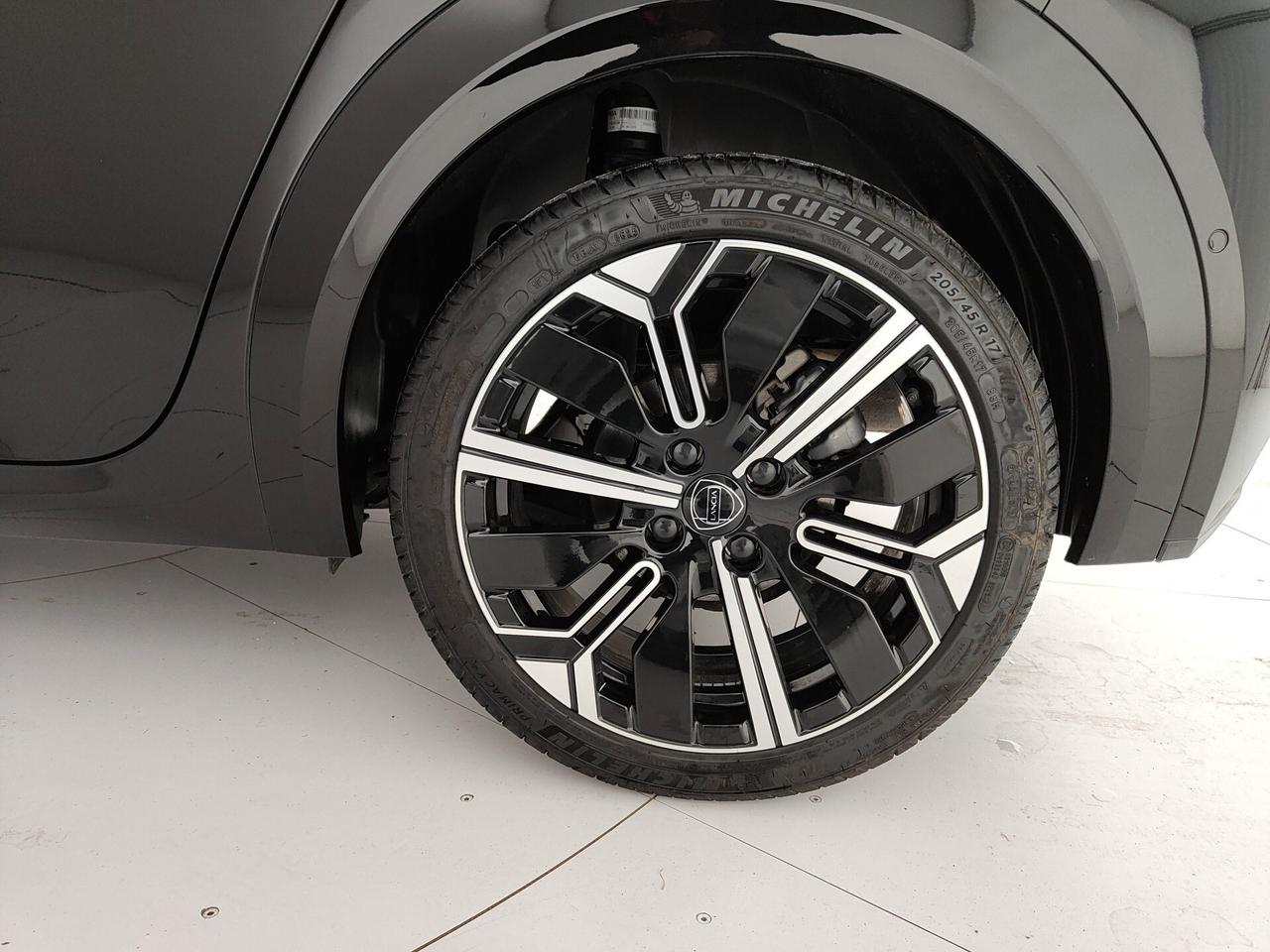 Lancia Ypsilon Hybrid e-DCT LX