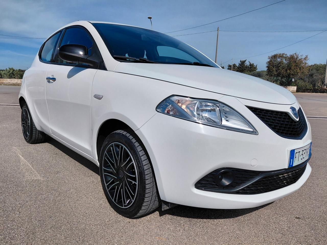 Lancia Ypsilon 1.2 69 CV 5 porte S&S Platinum