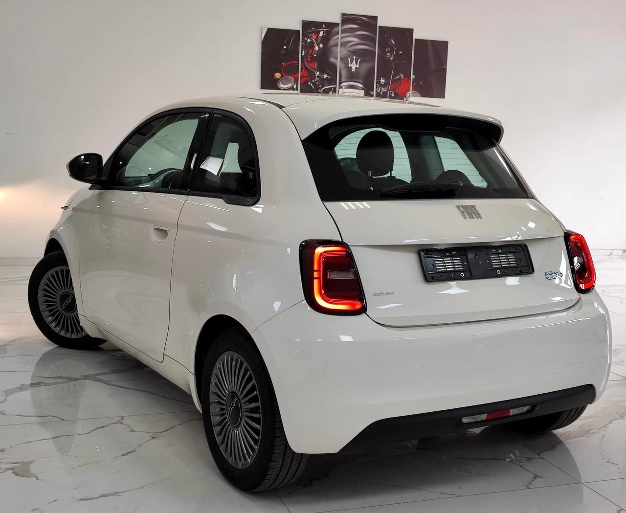 Nuova Fiat 500 Hatchback/ Nuova Km0
