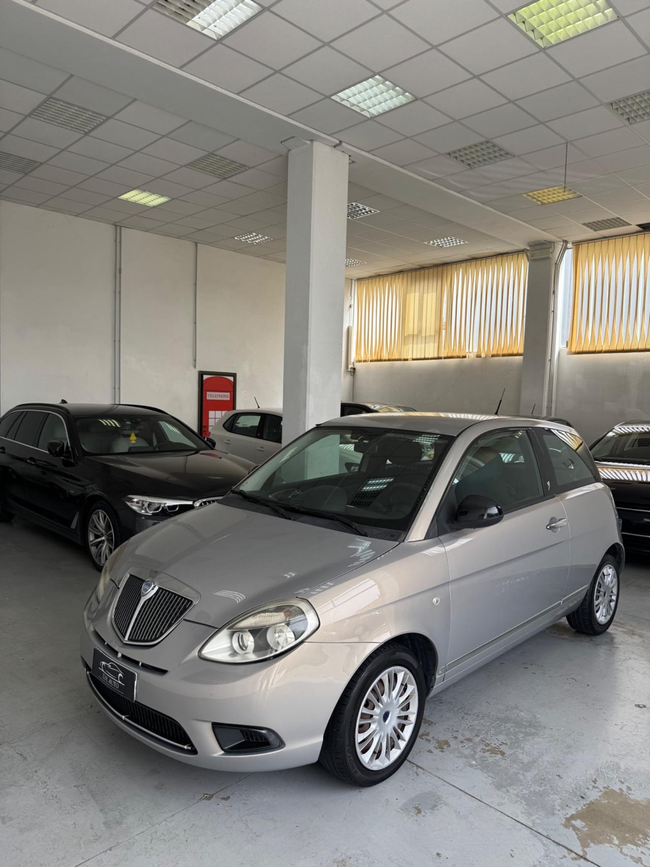 Lancia Ypsilon 1.2 69 CV Unyca