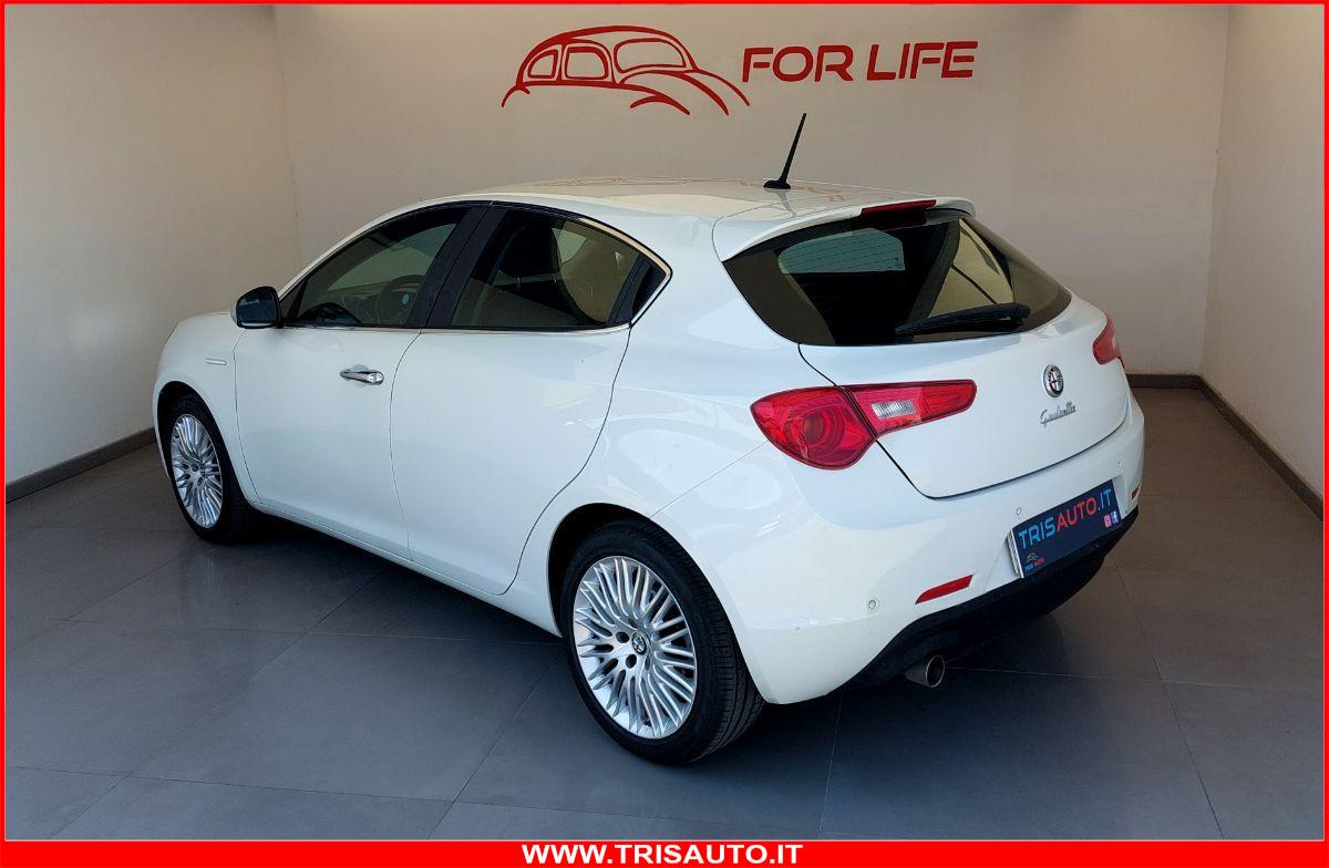 ALFA ROMEO Giulietta 1.6 JTDM Distinctive (PELLE+NAVI)