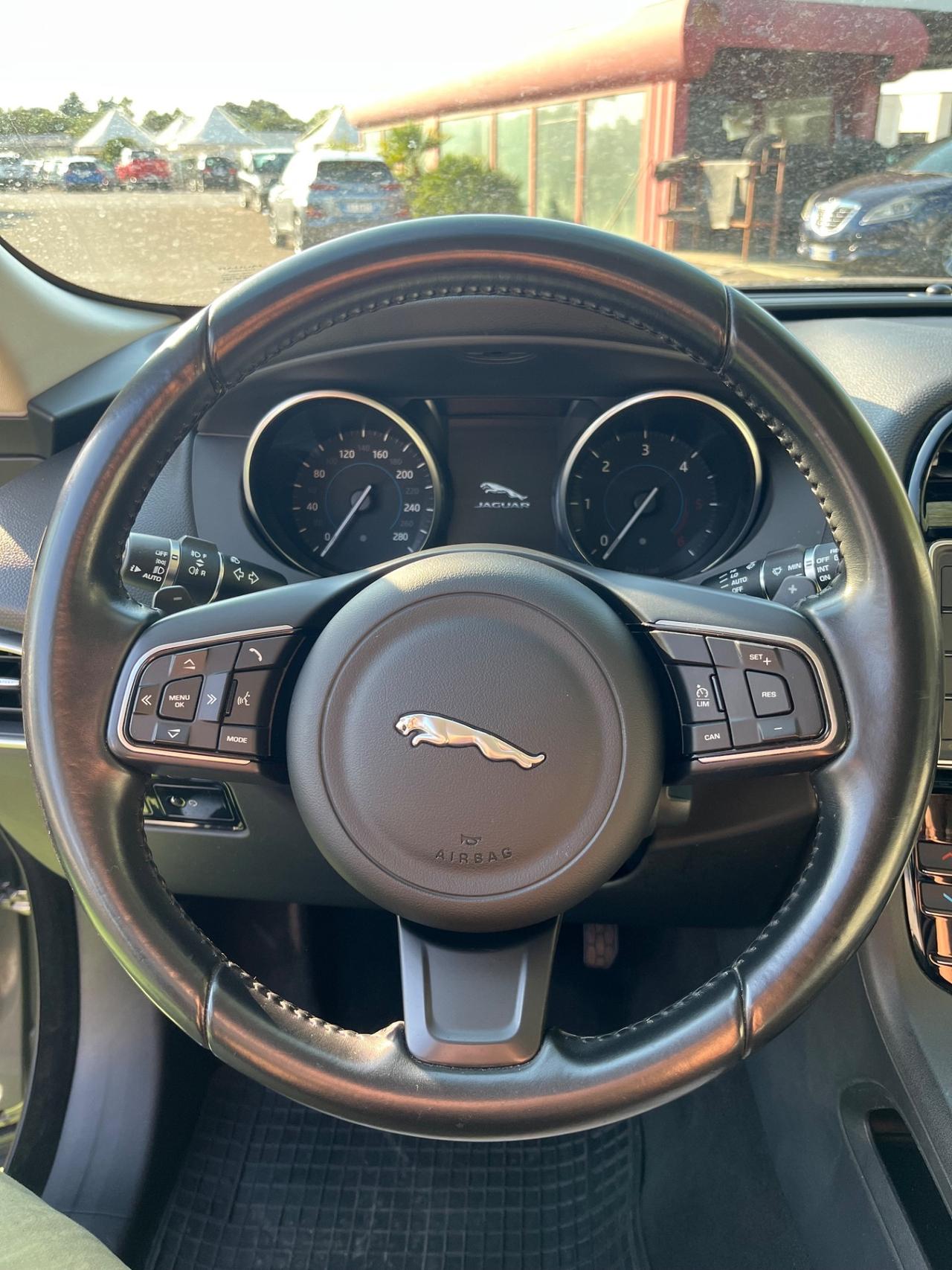 Jaguar F-Pace 2.0 D 180 CV AWD Portfolio