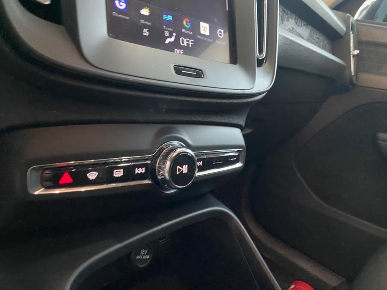 Volvo XC40 2.0D 150cv auto. Iscription FULL LED/CAM2020