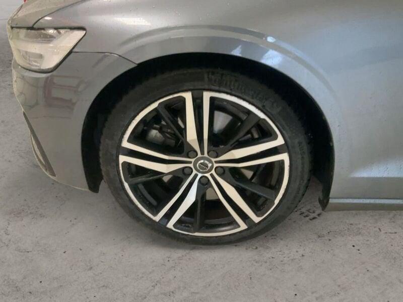Volvo V60 B5 AWD autom. R-Design