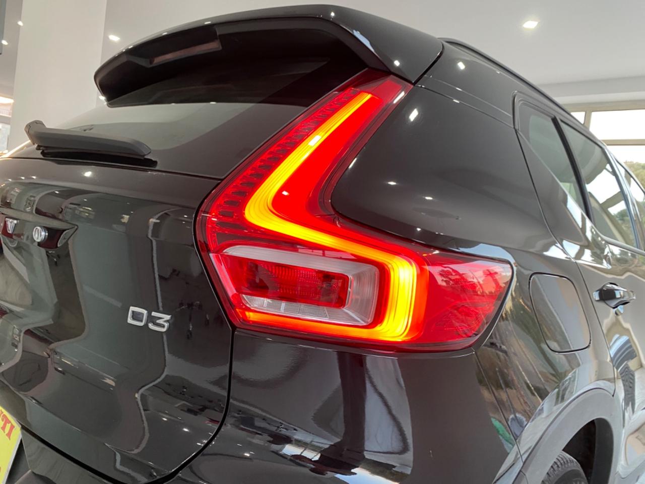 Volvo XC40 2.0D 150cv auto. Iscription FULL LED/CAM2020