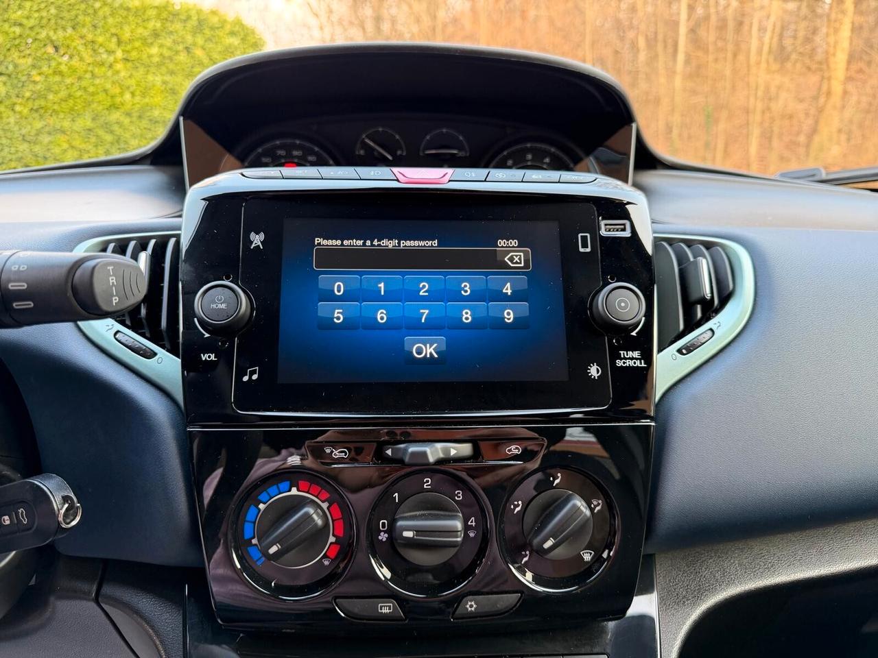 Lancia Ypsilon 1.0 FireFly 5 porte S&S Hybrid Platino