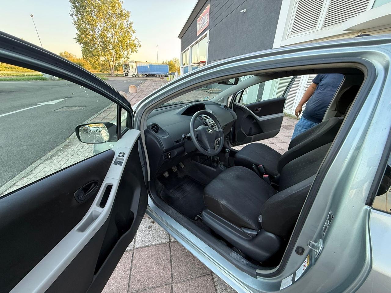 Toyota Yaris 1.0 5 porte Sol