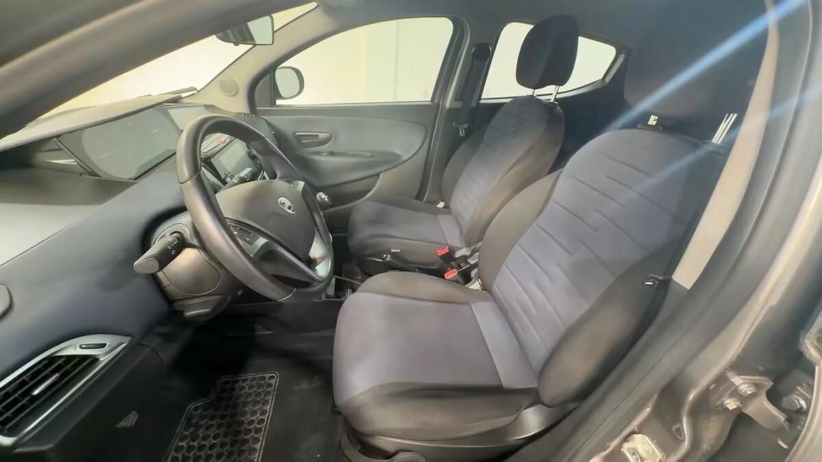 Lancia Ypsilon 1.0 FireFly 5 porte S&S Hybrid Platino