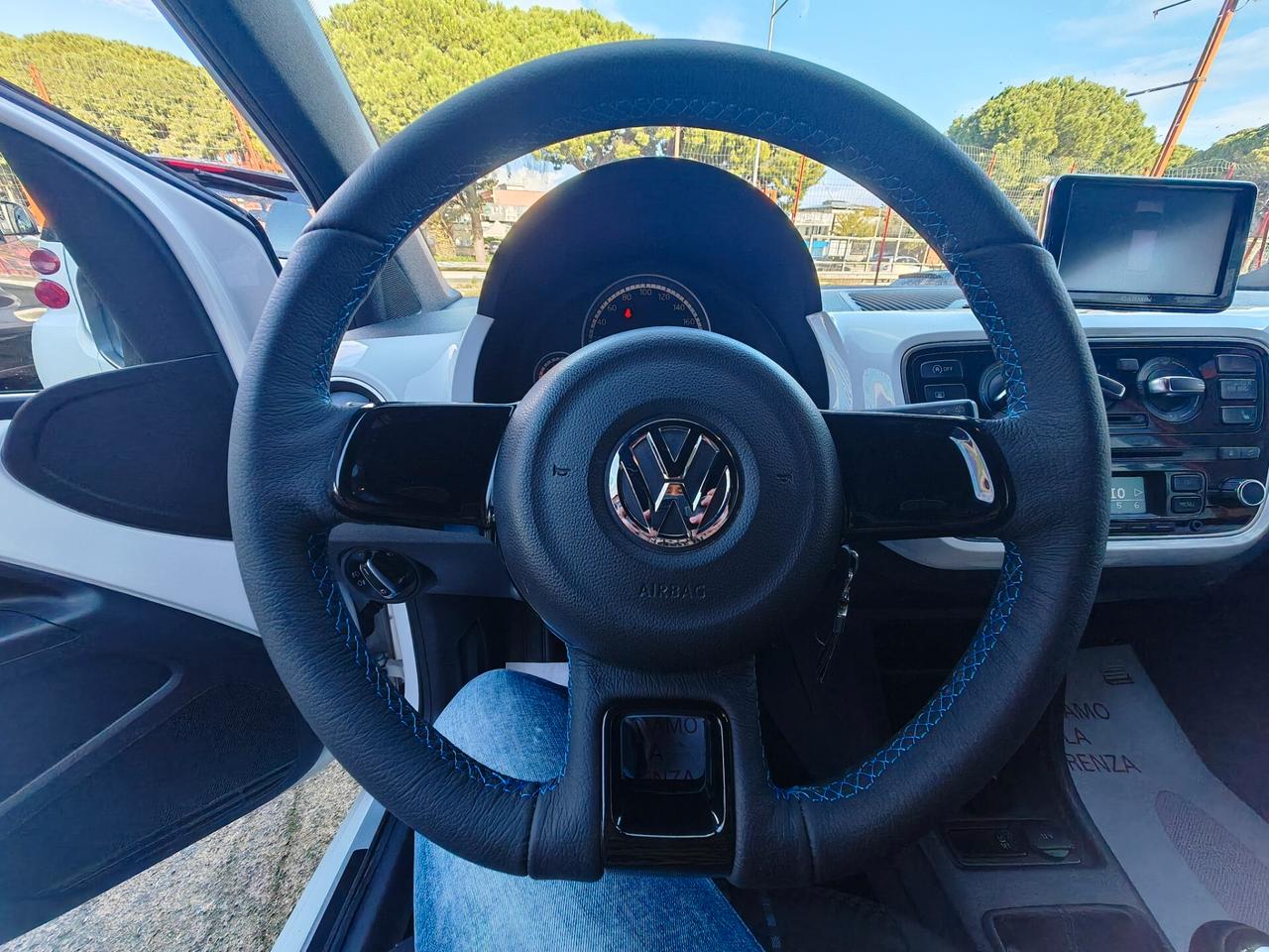 Volkswagen Up 1.0 benzina 08/2015 Cv60