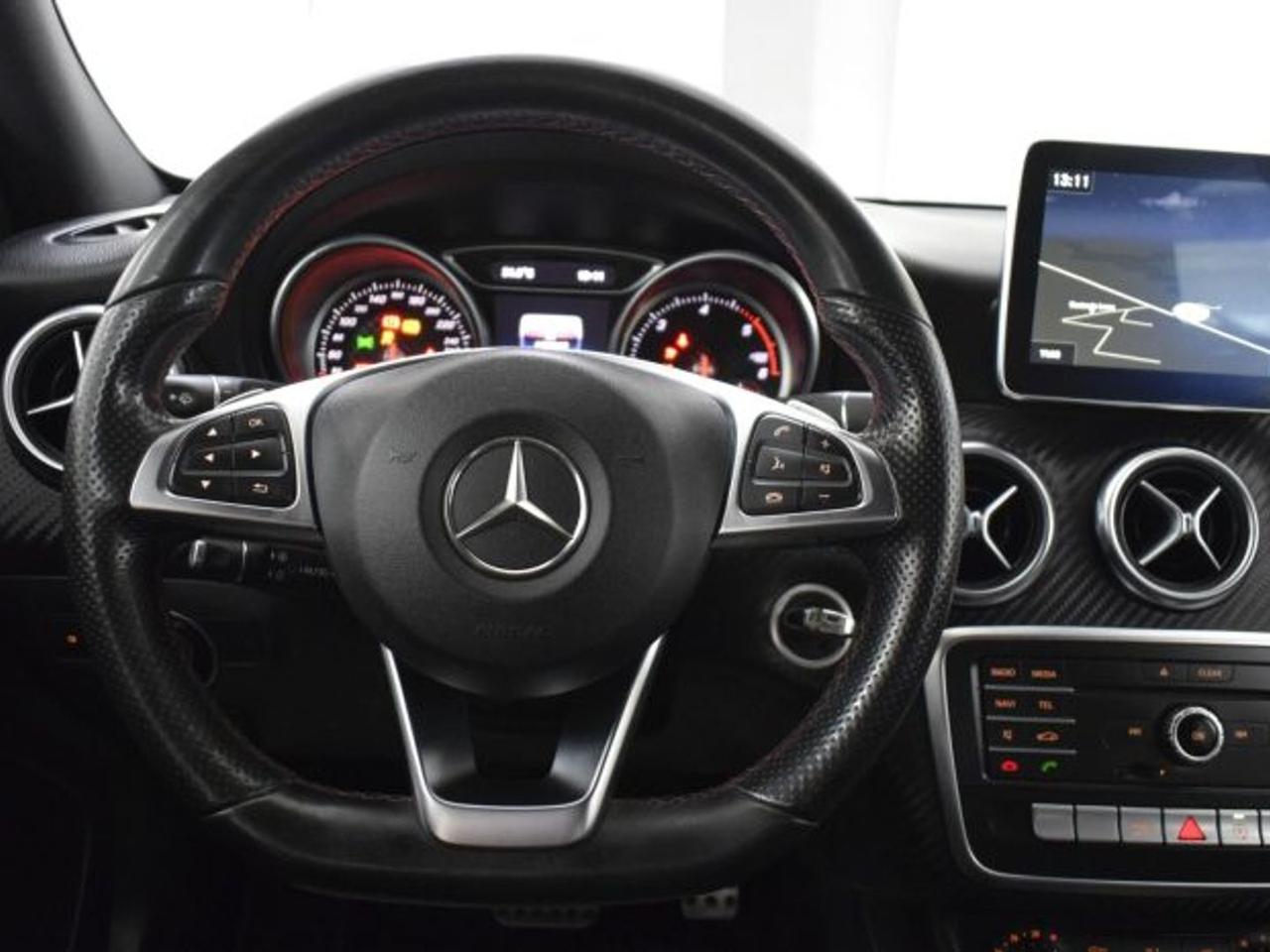 Mercedes-Benz A 200 Premium A 200 D