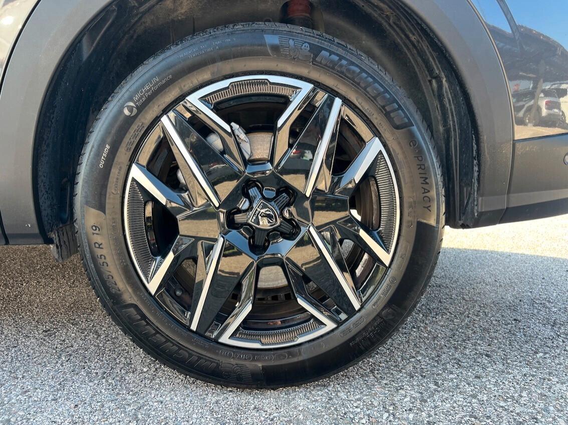 Peugeot 5008 1.2 hybrid GT 136 cv 7 POSTI e-dcs6 - Unic Proprietario