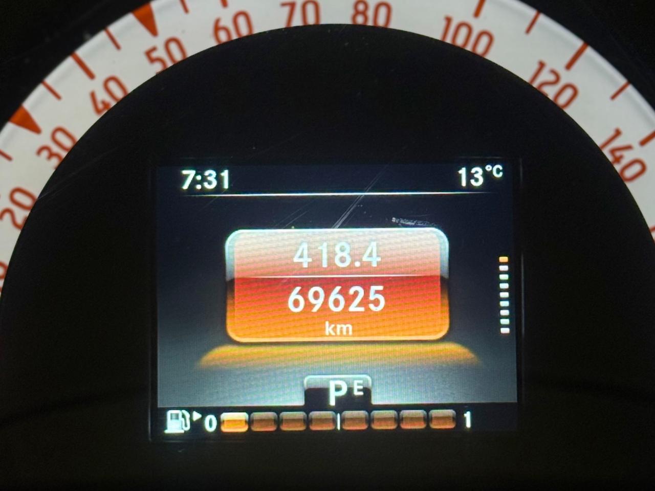 BELLISSIMA SMART FORTWO ADATTA A NEOPATENTATI CON TETTO PANORAMICO CON SOLI 69.625 KM