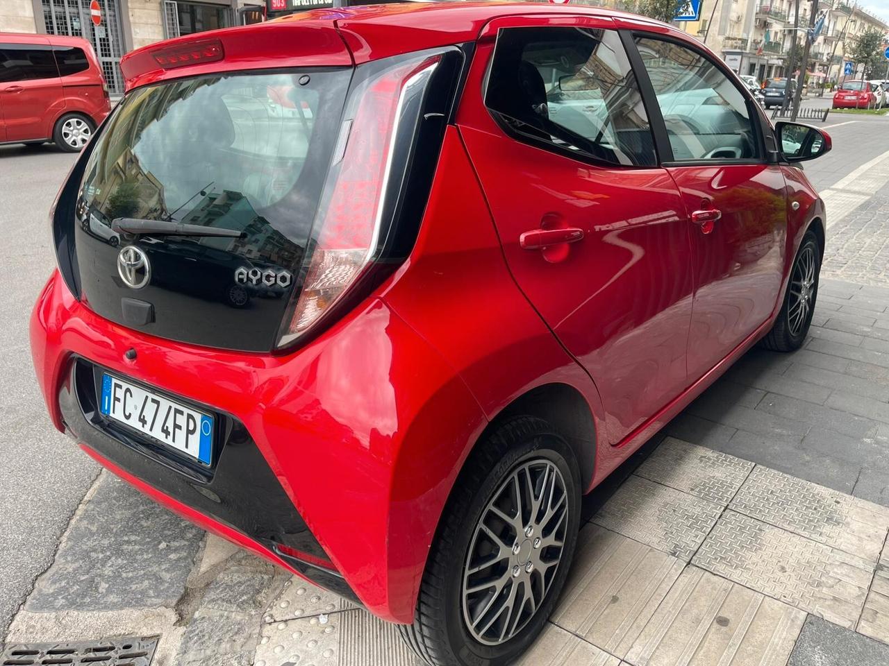 Toyota Aygo 1.0 VVT-i 69 CV 5 porte x-cool