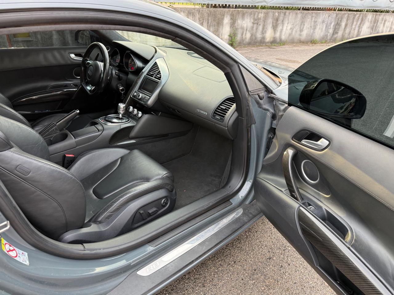 Audi R8 4.2 V8 FSI quattro R tronic