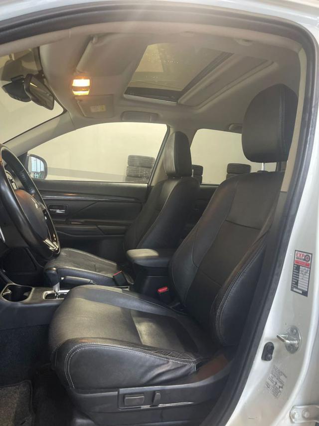 MITSUBISHI Outlander 2.2 DI-D 4WD Instyle Plus SDA 7 posti